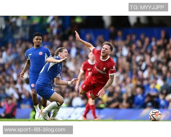 内维尔赞凯塞多为英超最佳中场卡拉格力挺赖斯更具全能与控球优势